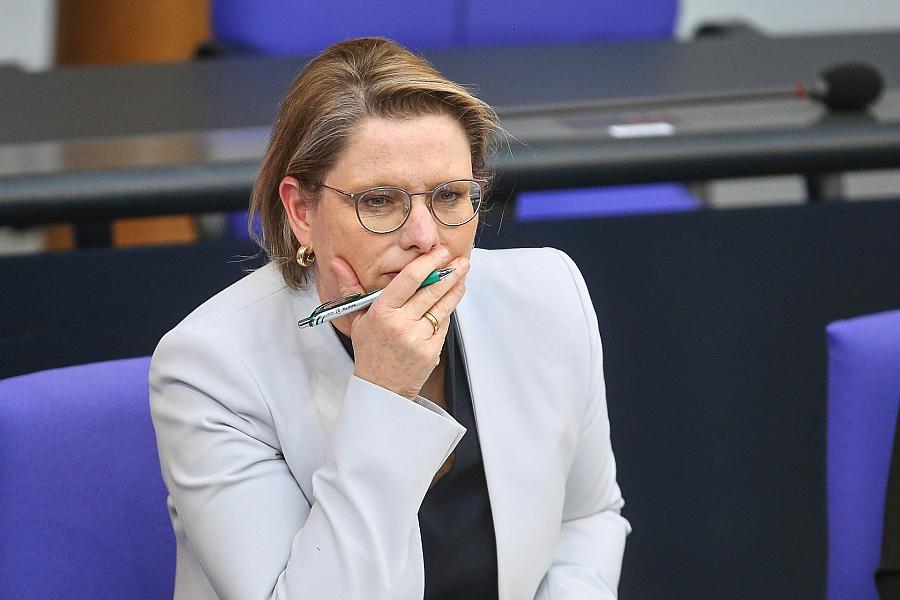 Justizministerin Hubig hinterfragt Sonderstrafrecht für Politikerbeleidigungen