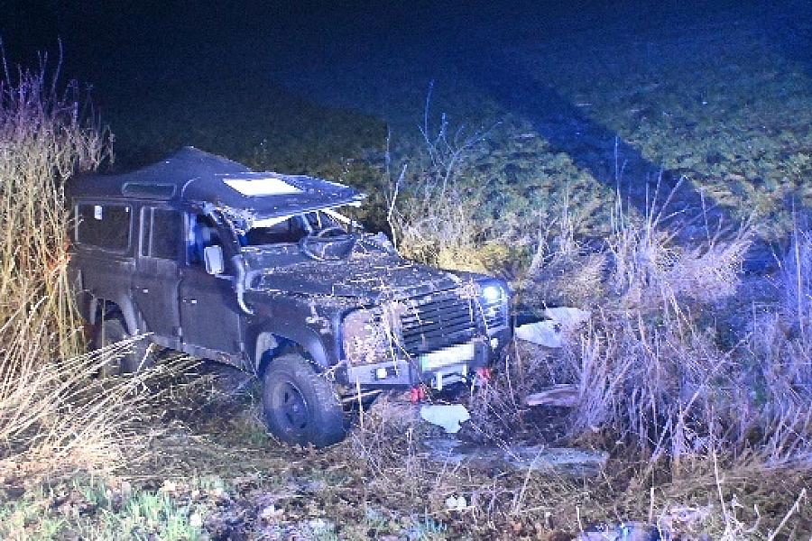 Land Rover überschlägt sich nach Alkoholfahrt in Wallstawe