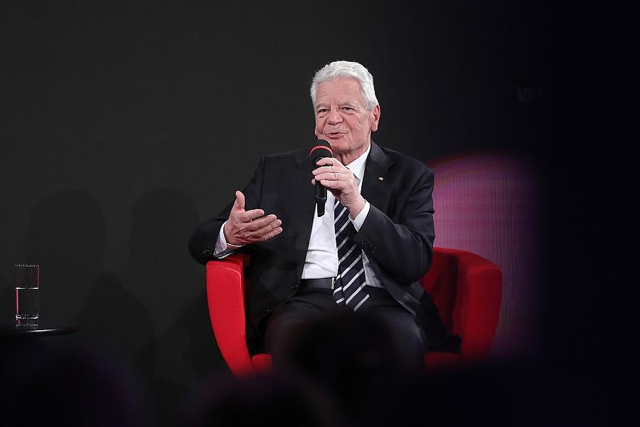 Gauck fordert konstruktiveren Journalismus: Qualitätsmedien sollen Stärken der Demokratie betonen