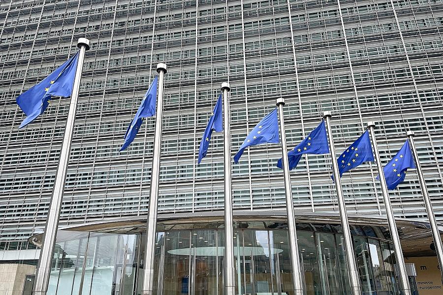 EU-Kommission schwächt Buy-European-Regeln ab und streicht Schlüsselsektoren wie Mikrochips und KI