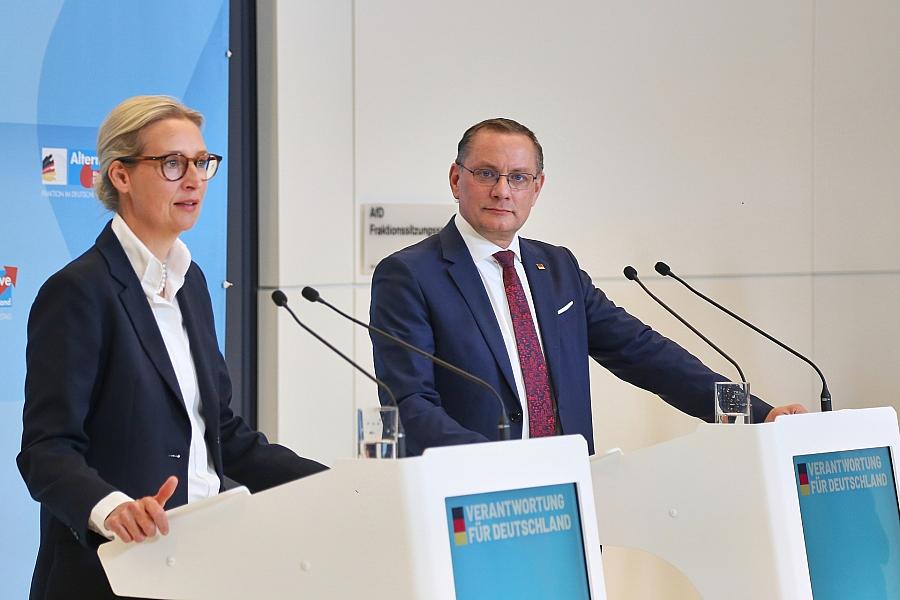 Forsa: AfD zieht mit Union gleich – Merz-Zufriedenheit auf Tiefstand