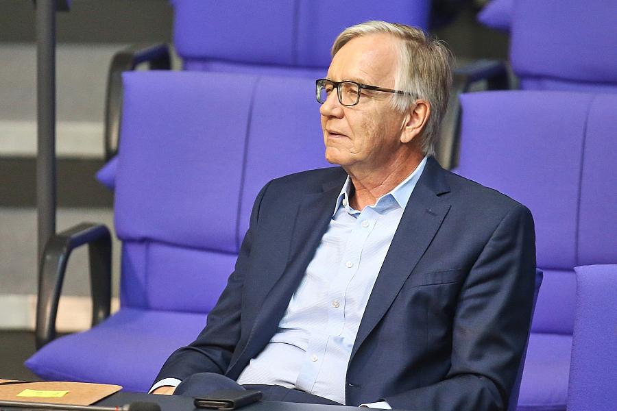 Linke fordert Grundsatzdebatte über Verbeamtung vor dem Hintergrund geplanter Besoldungserhöhungen