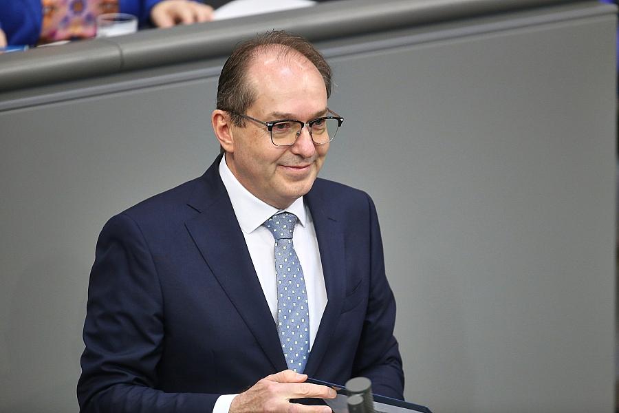 Dobrindt plant Beamtenbesoldungsreform: Mehrkosten von Milliarden für Bundeshaushalt