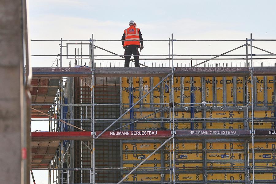 Auftragseingang im Bauhauptgewerbe steigt im Februar 2026 um 7,6 Prozent