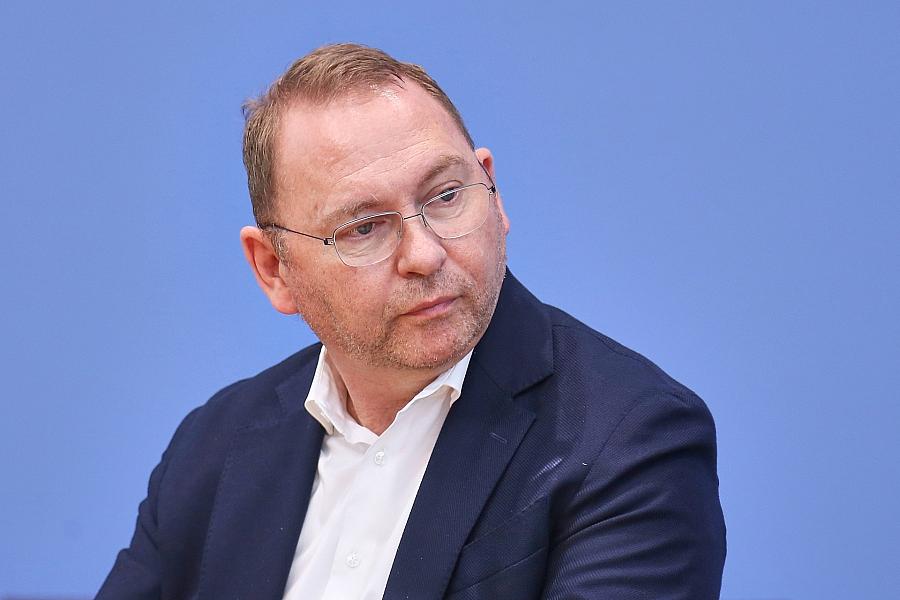 Verdi-Chef Werneke kritisiert geplante „Entlastungsprämie“ der Bundesregierung als „Rohrkrepierer“