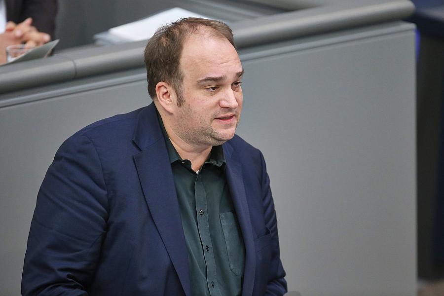 SPD fordert Übergewinnsteuer und Direktzahlungen als Entlastung bei hohen Spritpreisen