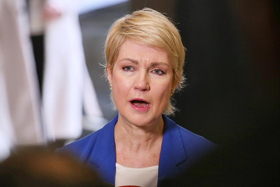 Streit um Hautkrebsvorsorge: Schwesig kritisiert Warkens Pläne zur Einschränkung scharf