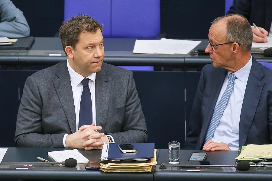 Bundeskanzler Friedrich Merz zeigt sich offen für höhere Reichensteuer und Rentenreform