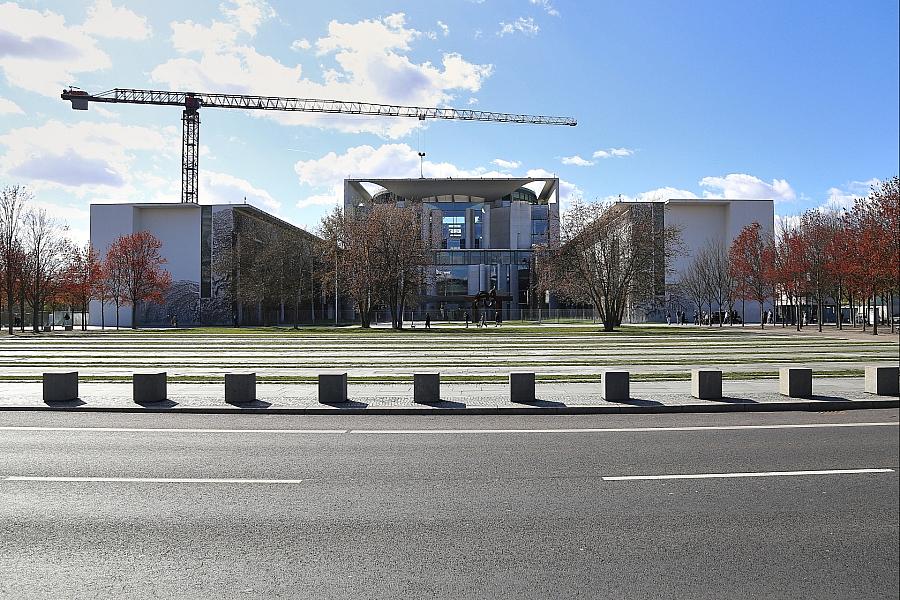 DGB fordert Ölpreisgipfel bei Merz