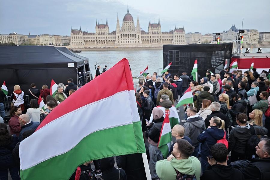 Ungarns Ministerpräsident Viktor Orbán gesteht Niederlage gegen Péter Magyar ein