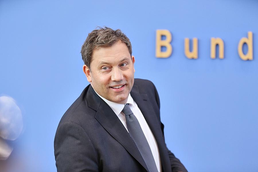 Bundeskabinett beschließt Eckwerte für Haushalt 2027 mit Rekordinvestitionen von 118,5 Milliarden Euro