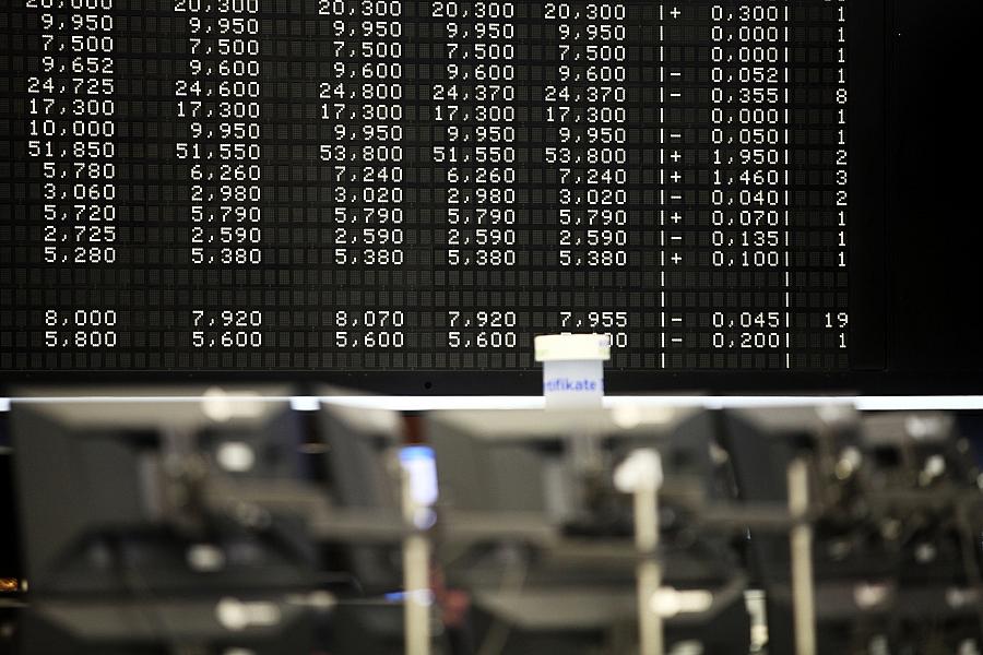 Dax rutscht ins Minus: Nervosität vor dem Wochenende und steigende Ölpreise belasten den Leitindex