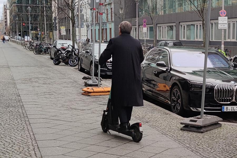Armin Laschet bei E-Scooter-Unfall verletzt