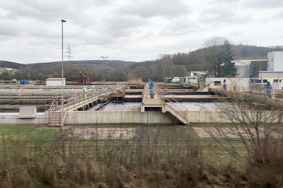 Umweltminister fordert: Pharma- und Kosmetikindustrie soll für Mikroschadstoff-Filterung in Kläranlagen zahlen