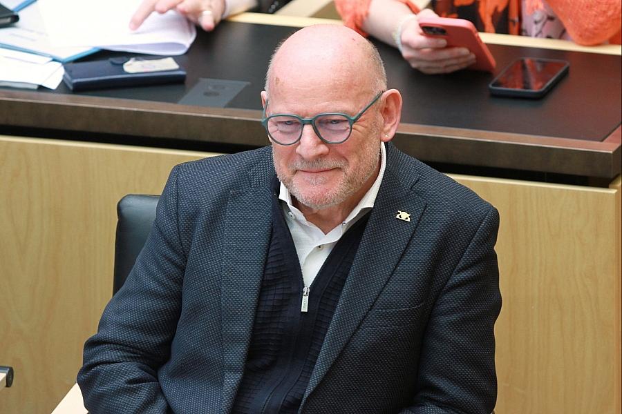 Verkehrsminister Hermann spricht bei Ostermarsch und fordert mehr Friedensdiplomatie