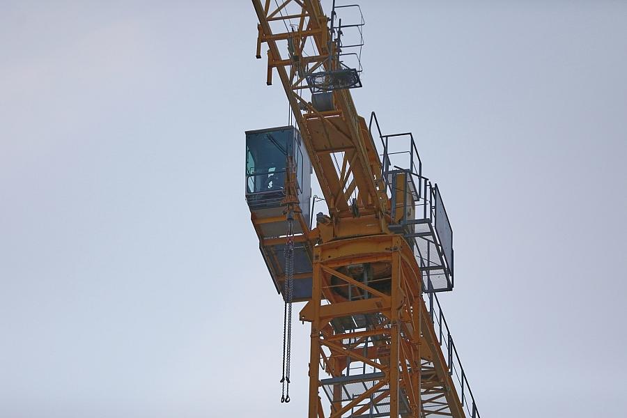 Baustelle für Brückenneubau in Coswig wird eingerichtet