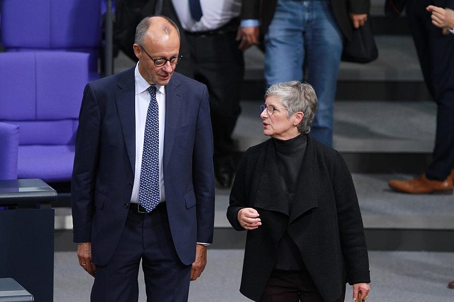 Grünen-Fraktionschefin Haßelmann wirft Schwarz-Rot Handlungsunfähigkeit vor und fordert Merz zum Handeln auf