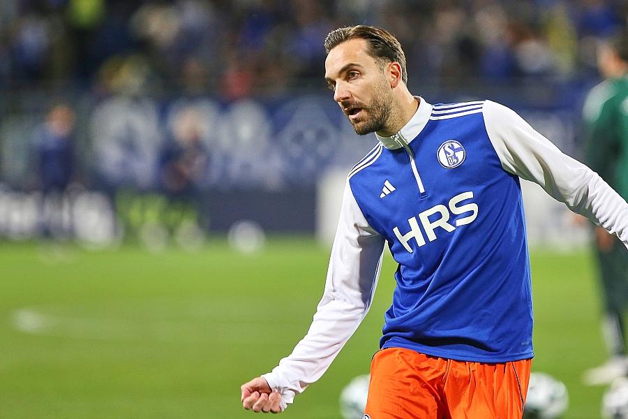 2. Liga: FC Schalke 04 verteidigt Tabellenführung mit 1:0-Sieg gegen Karlsruher SC