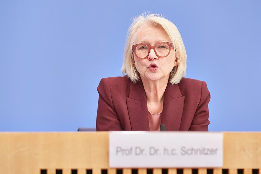 Wirtschaftsweise Schnitzer fordert Klimageld statt Spritpreis-Eingriffen