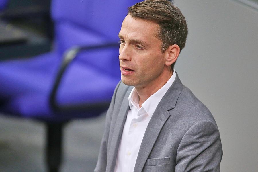 Grüne kritisieren Merz und fordern Krisenplan gegen hohe Energiepreise