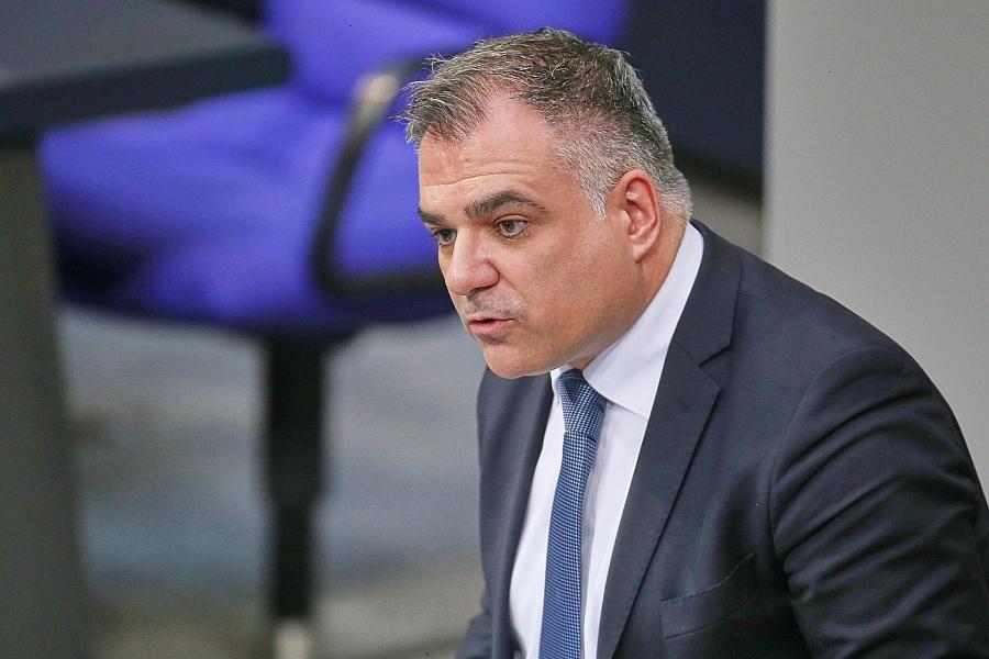 SPD-Gesundheitsexperte Pantazis unterstützt Linnemann-Vorstoß: Zahl der Krankenkassen soll drastisch sinken