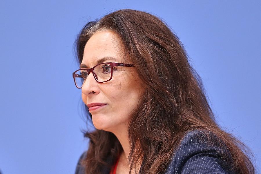 DGB-Chefin Fahimi kritisiert Bundesregierung: Sozialpartner werden bei wichtigen Reformen ausgeschlossen