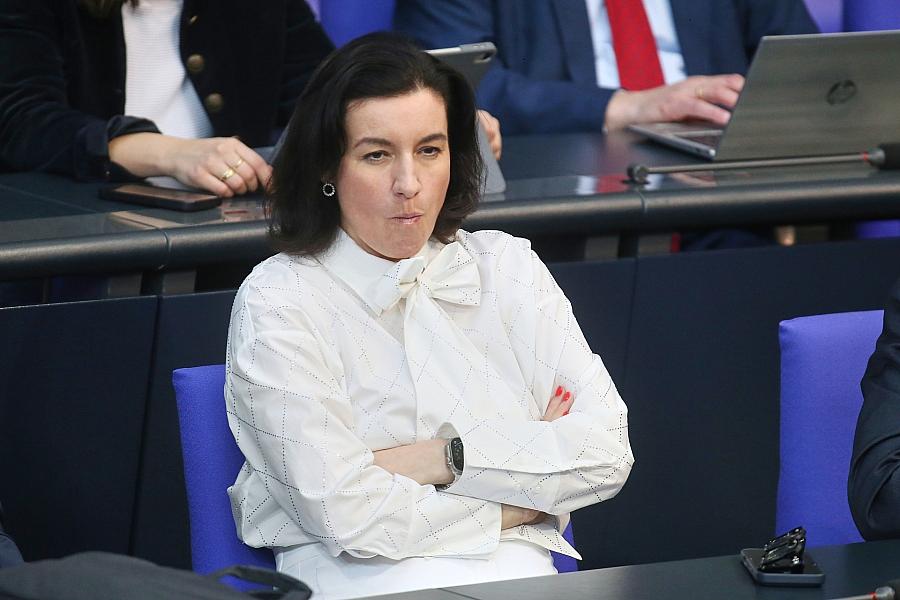 Forschungsministerin Bär wirbt um US-Wissenschaftler: 300 Forscher aus USA bereits nach Deutschland geholt