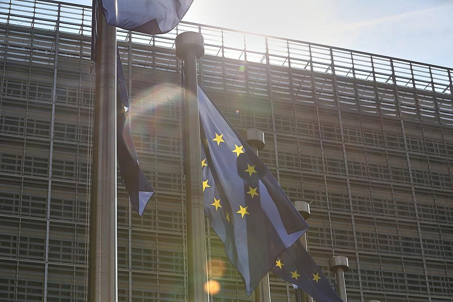 EU einigt sich auf neue KI-Regeln: Neue Fristen für Hochrisiko-Systeme und härteres Vorgehen gegen Deepfakes