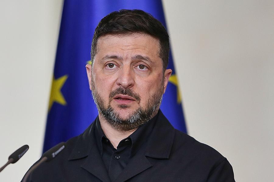 Massiver Drohnenangriff auf Ukraine: Selenskyj spricht von gezielter Eskalation während Trump-Besuch in China