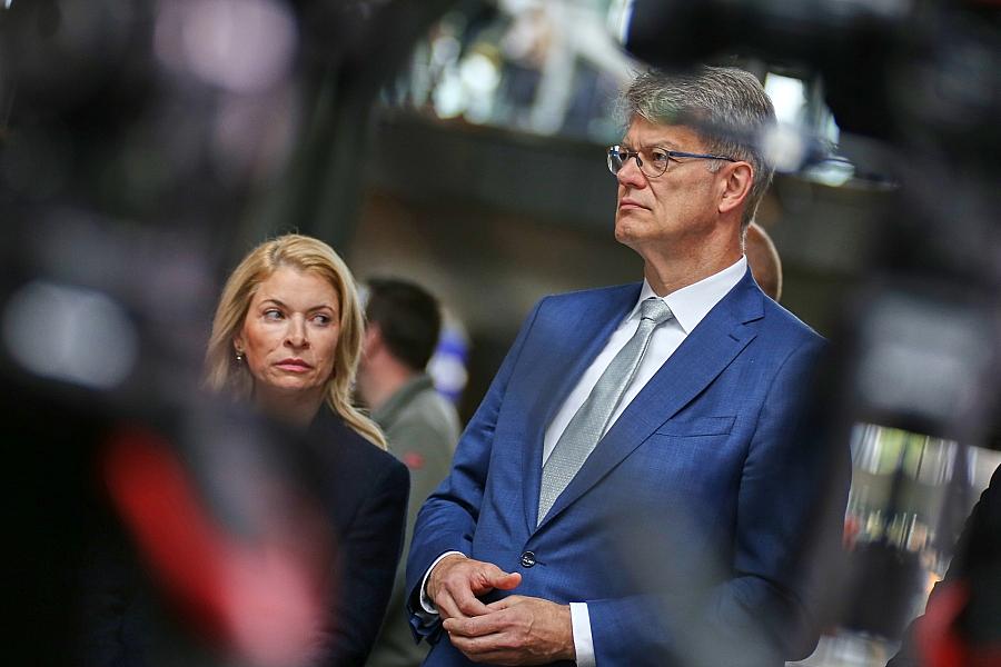 Verkehrsminister Schnieder: Unpünktlichkeit der Bahn ist inakzeptabel – Druck auf Chefin Palla wächst