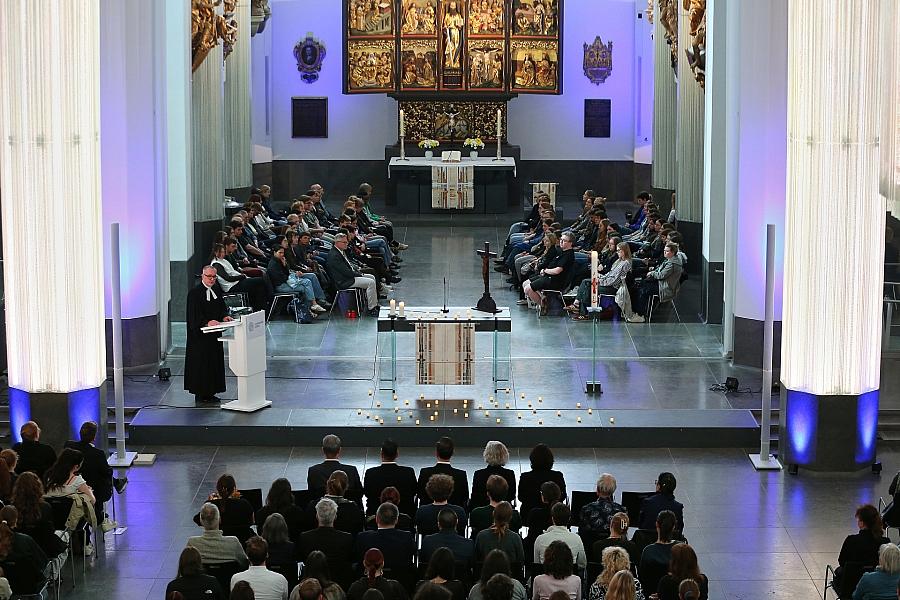 Leipziger Amokfahrt mit zwei Toten: Hunderte bei Gedenkandacht in Universitätskirche