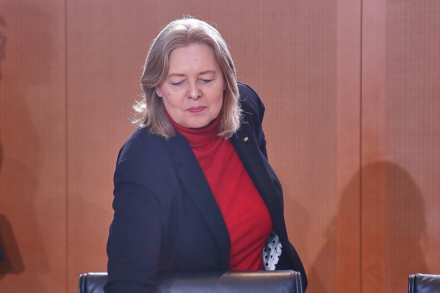 Bas verteidigt Arbeitnehmerrechte und kündigt nationalen Aktionsplan zur Tarifbindung an