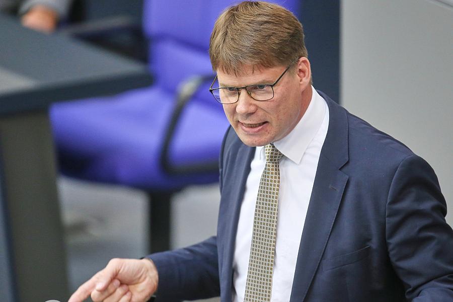 Bericht: AfD-Politiker Frohnmaier und Kotré wollen im Juni nach Russland reisen – Einladung zu Wirtschaftsforum