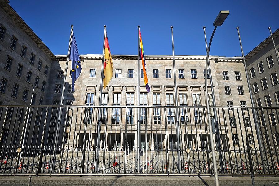 Deutschland und Ukraine unterzeichnen neues Doppelbesteuerungsabkommen beim G7-Treffen