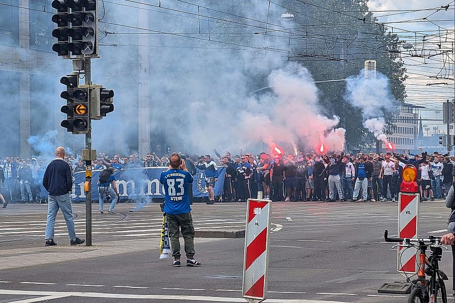 Tausende bei FCM-Fanmarsch zum Saisonfinale