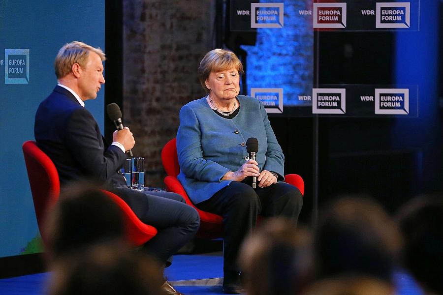 Merkel zweifelt an Vermittlerrolle für Schröder oder sich selbst im Ukraine-Krieg
