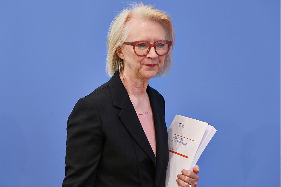 Wirtschaftsweise Schnitzer fordert mehr politischen Fokus auf KI