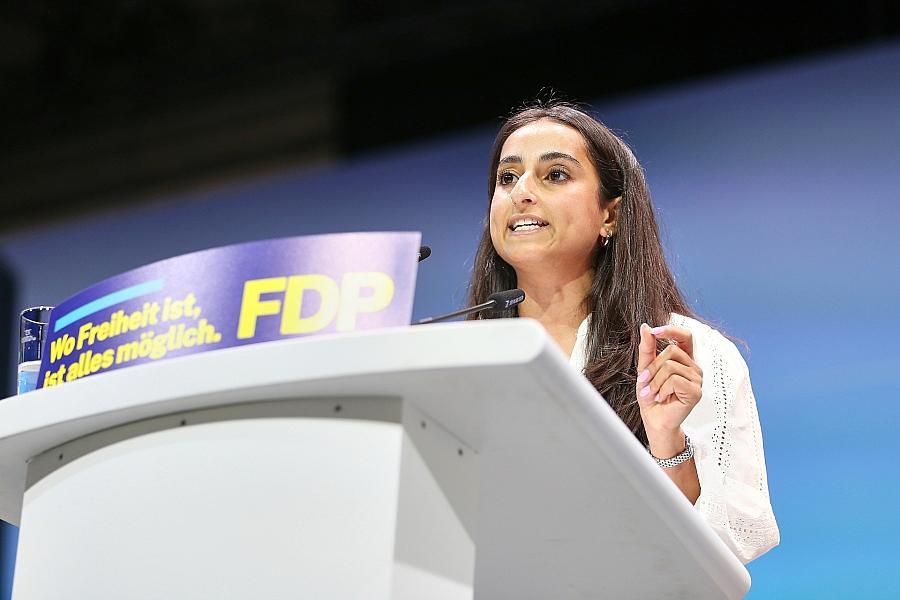 FDP-Präsidiumsmitglied Nadin Zaya: Partei hat Kompromisse verlernt und distanziert sich von vulgärer Sprache