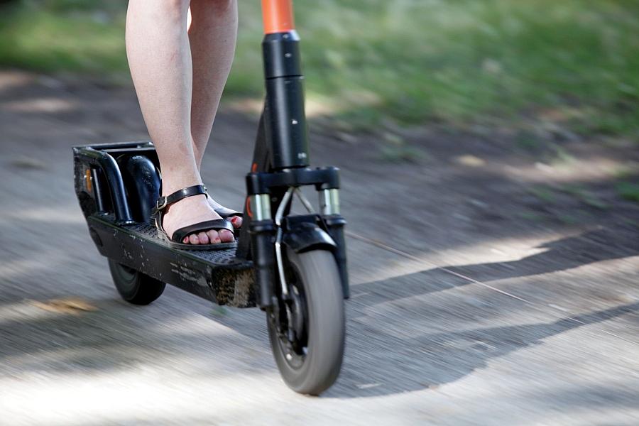 E-Scooter und Moped in der Region Börde schneller als erlaubt unterwegs