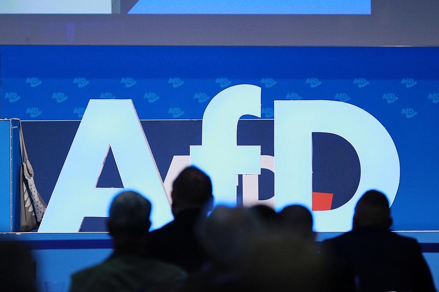 Brandmauer zur AfD: Unternehmer fordern Ende, Verbände halten dagegen