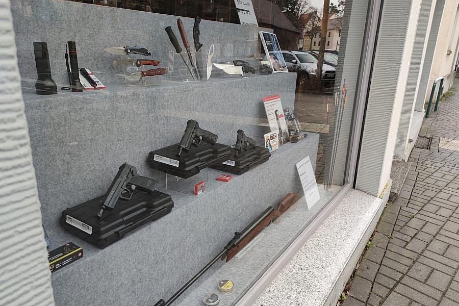 Reisende am Grenzübergang Zittau verstoßen gegen Waffengesetz