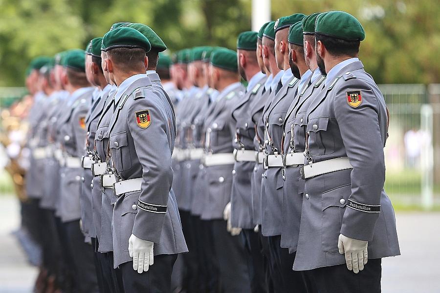 Verteidigungsministerium mit Bundeswehr-Personalentwicklung zufrieden – Wehrpflicht bleibt Option