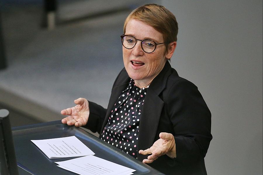 Pflegeversicherung: Grüne lehnen höhere Beiträge für Kinderlose ab und fordern nachhaltige Reform
