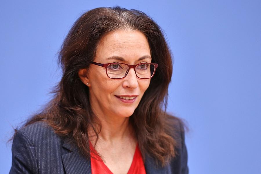 DGB-Chefin Fahimi mit 96 Prozent im Amt bestätigt