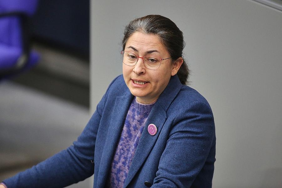 Grünen-Abgeordnete Polat: EU-Asylreform schafft „Trump-ähnliches Abschiebesystem“