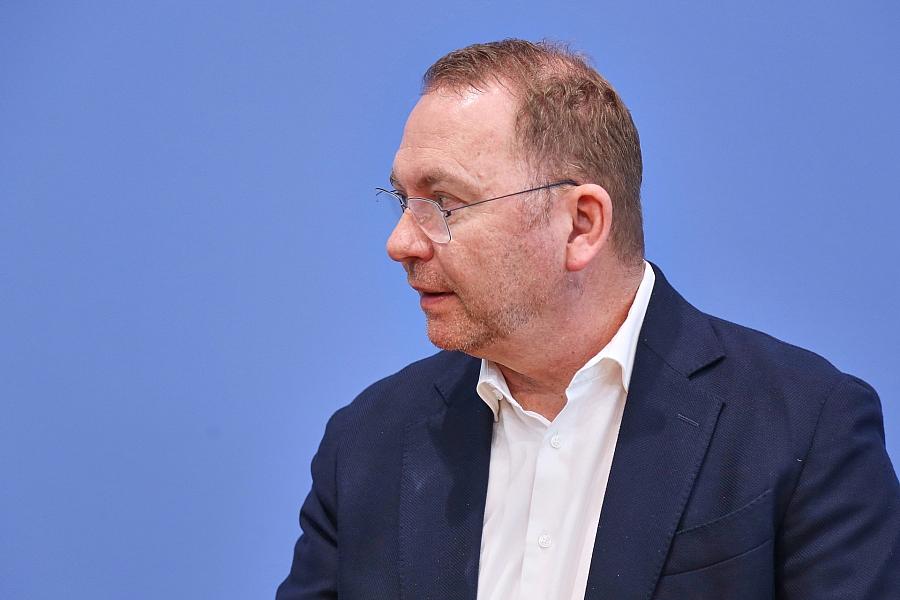 Nach Spitzentreffen im Kanzleramt: Verdi-Chef Werneke bekräftigt Forderungen und warnt vor Kürzungen