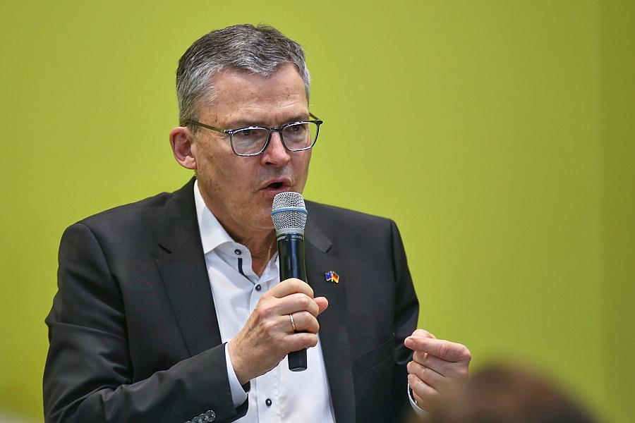 Deutsche Unternehmer in St. Petersburg: Kiesewetter kritisiert Teilnahme am Wirtschaftsforum