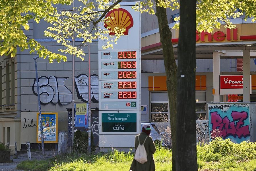 SPD-Außenpolitiker Stegner: Ohne Diplomatie drohen Benzin-Rationierungen und Flugverbote