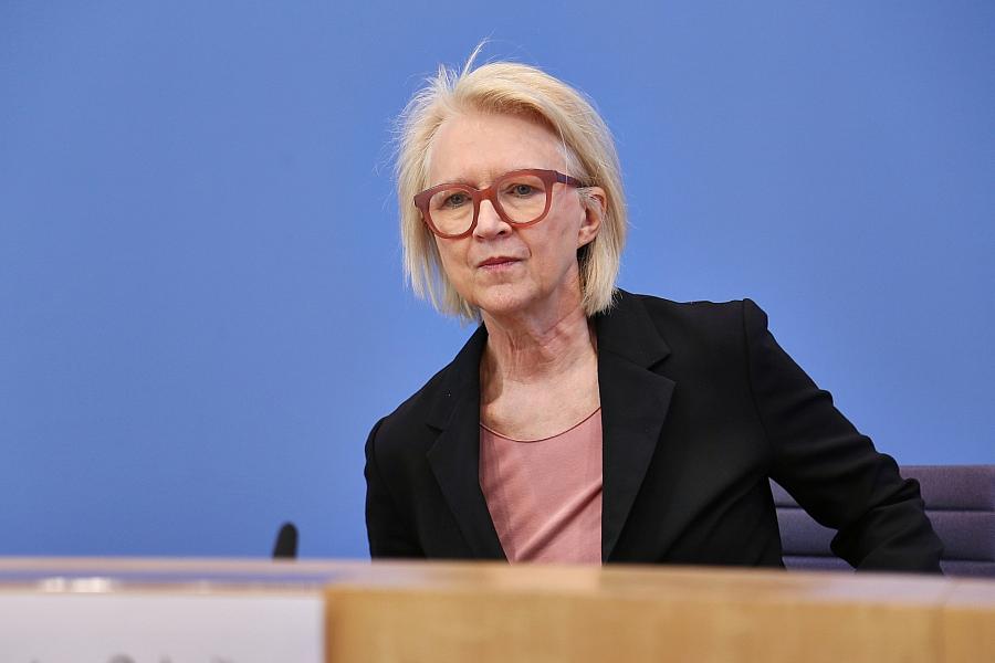 Wirtschaftsweise Schnitzer: Gastrosteuer-Senkung nützt vor allem Fast-Food-Ketten