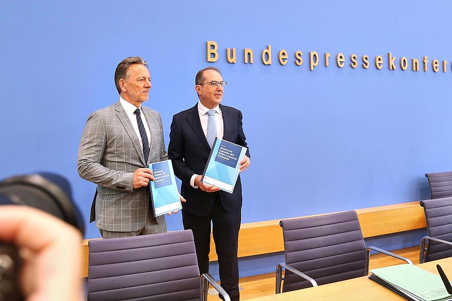 Bundesjustizministerin Hubig warnt vor Zunahme politisch motivierter Kriminalität und Frauenfeindlichkeit